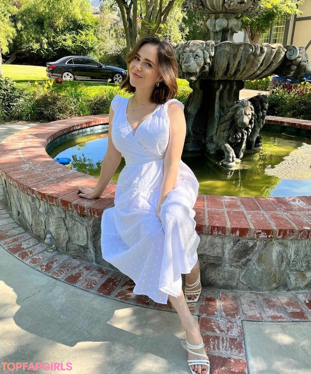 Nicolle Gironda model top photo