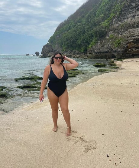 The Blue Dress Girl hot star pic