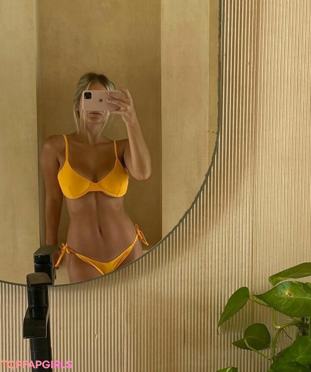 secretary onlyfans perfect pic