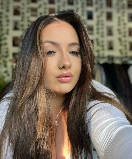 chelsea leigh exclusive actress archive