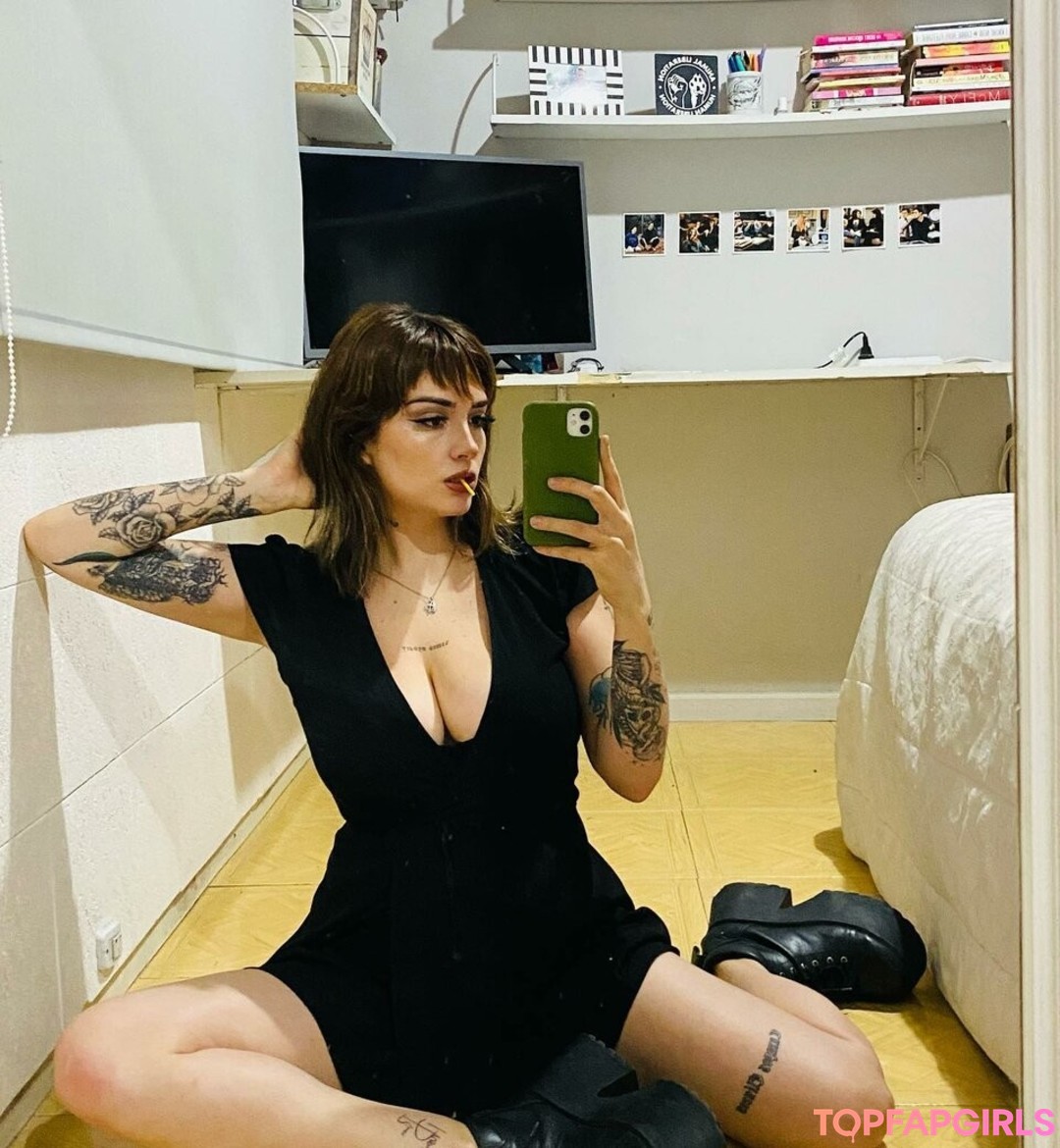 Delfi Peralta nudes model img
