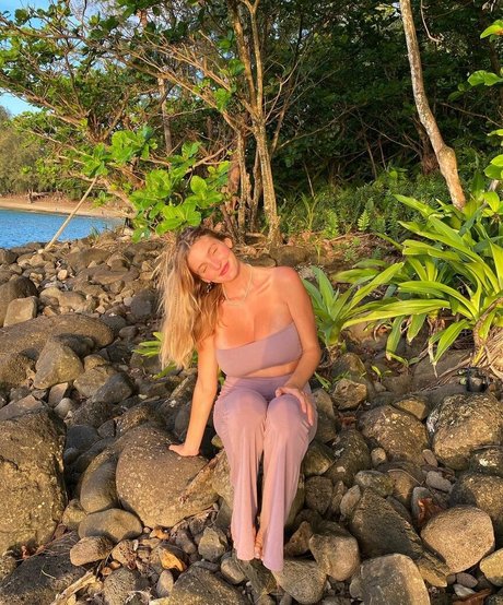 Isabella Abell star erotic photos