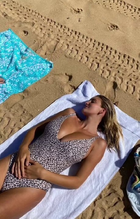 Isabella Abell adult model pictures