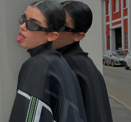 Dixie D Amelio naked model gallery