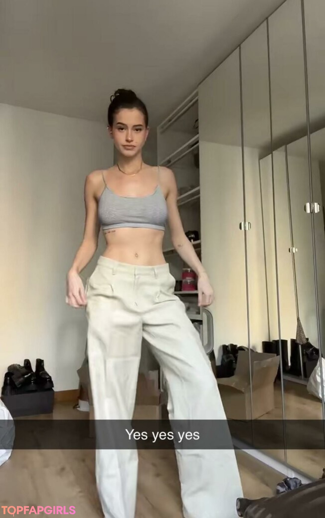 Lea Elui nude actress gallery