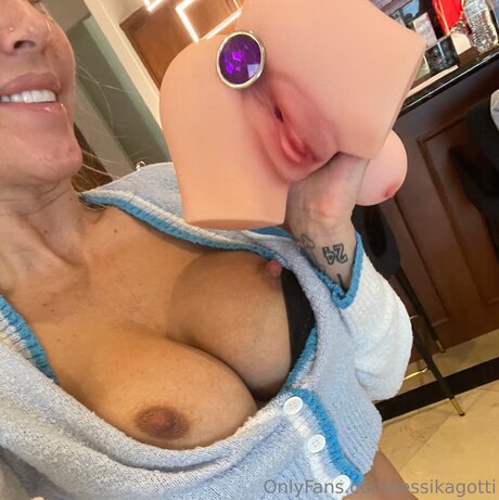 fitness model onlyfans pornographic picture