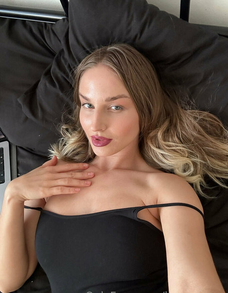 lana ocean model naked picture