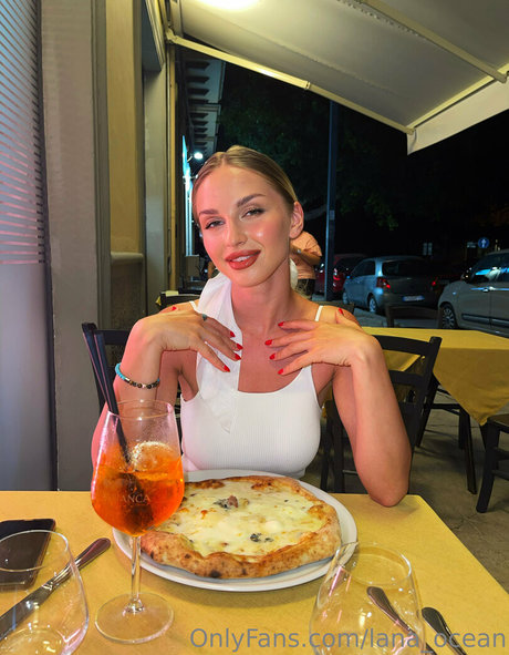 lana ocean beautiful actress pictures