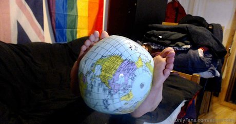 erimendes erotic actress photo