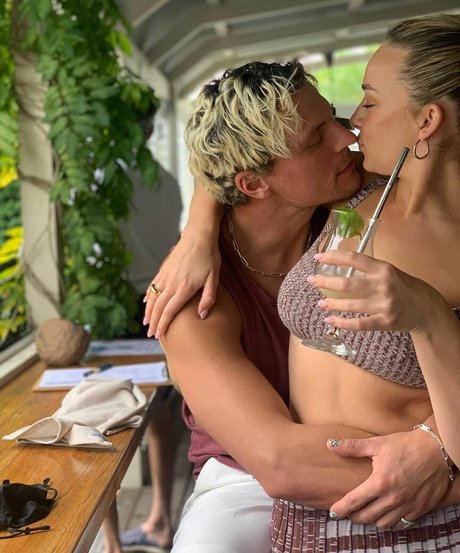 lesbian milf onlyfans hot gallery