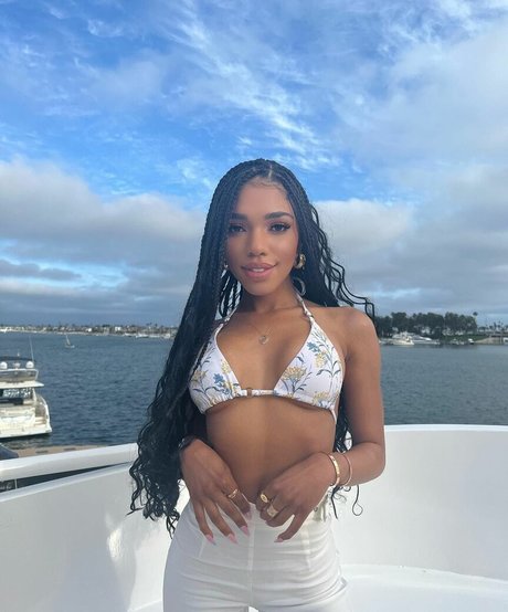 Teala Dunn star nude pics