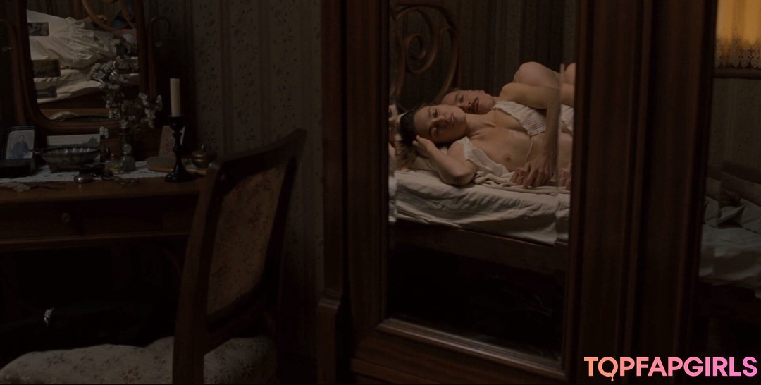Keira Knightley naked actress pic