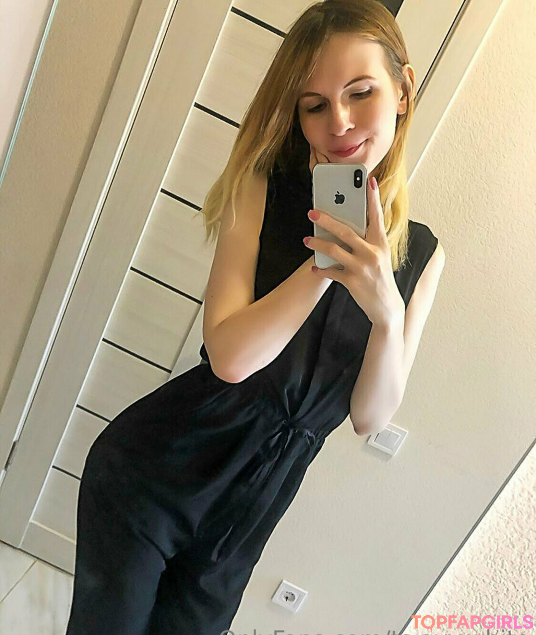 ts avy white hot pornstar image