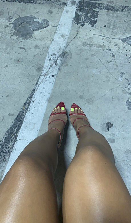 ginavhuynh model perfect galleries