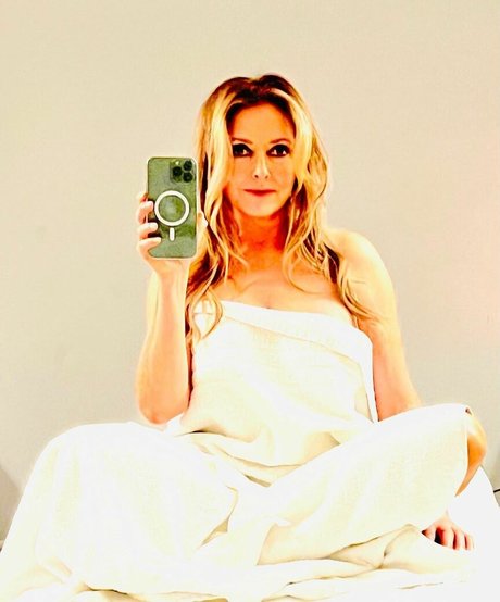 Carol Vorderman nude actress pic