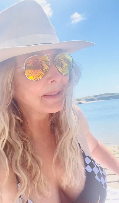 Carol Vorderman model perfect picture