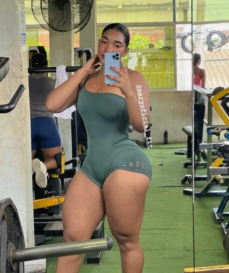 maryoficial fit beautiful model img