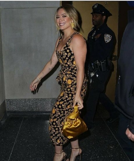 Hilary Duff star high quality image