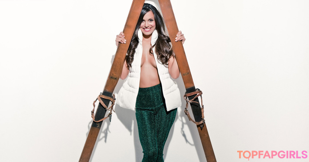 Raquel Pomplun nude model img
