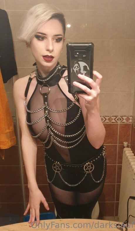 darkslauf model naked image