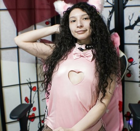 itwhiskarafterdark exclusive actress pictures