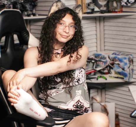 itwhiskarafterdark exclusive star pictures