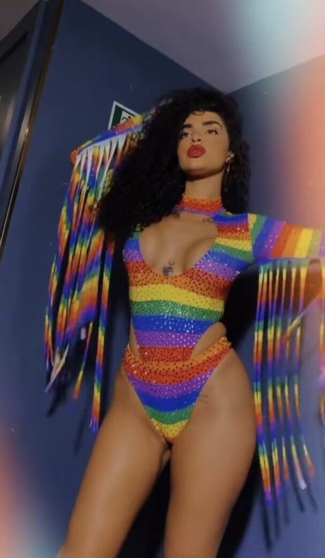 biancaoficial pretty model pics