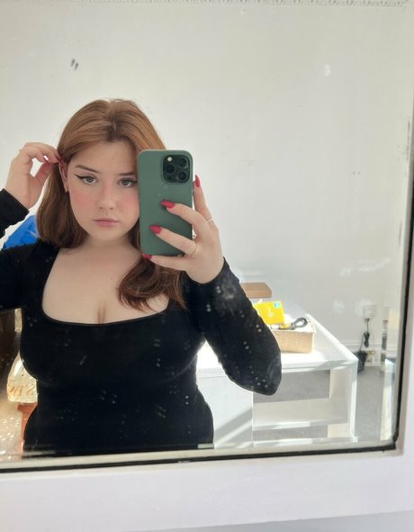 Gemothy model beautiful image