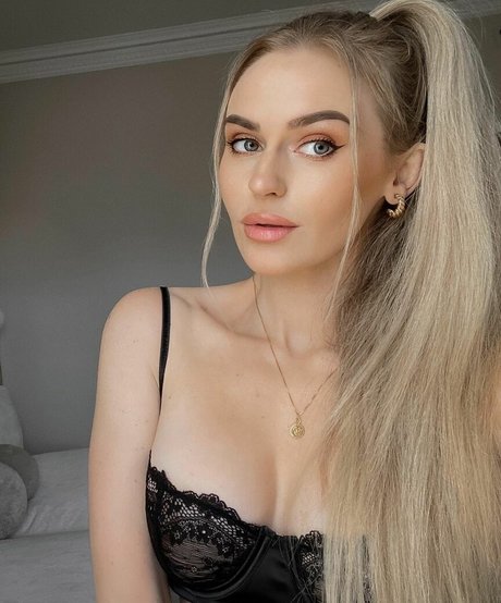 Anna Nystrom model sexy img