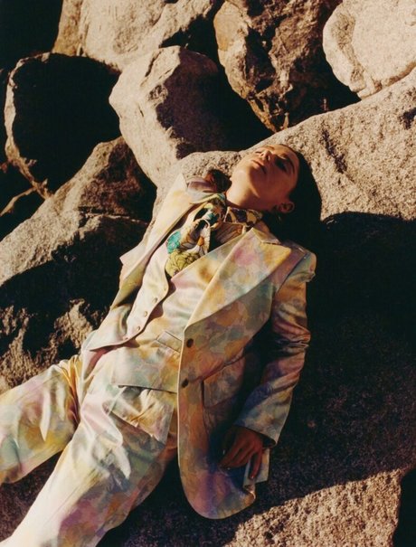 skinny brunette onlyfans top pics