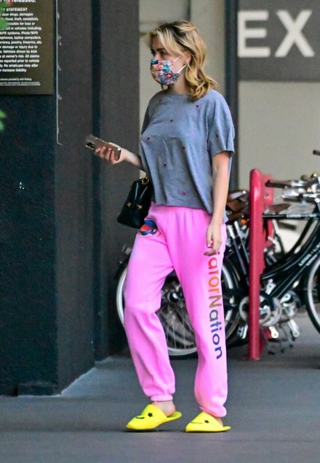 amateur shemale onlyfans free nude image