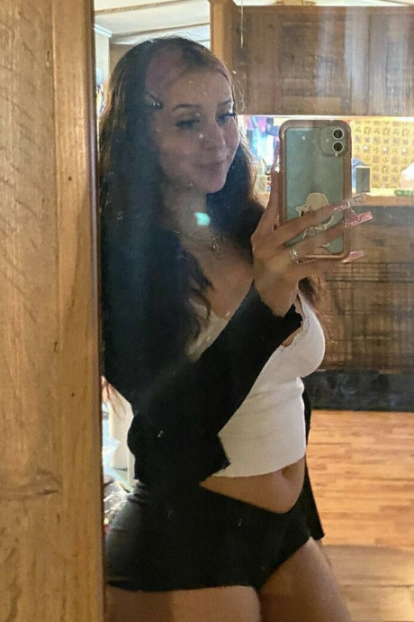 Dayzikayy model pornographic images