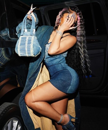 Saweetie star pictures