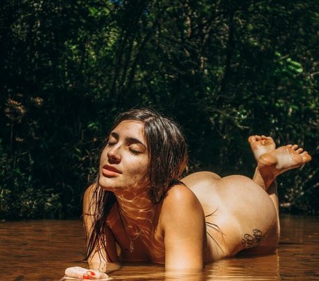 isabelladm model art galleries