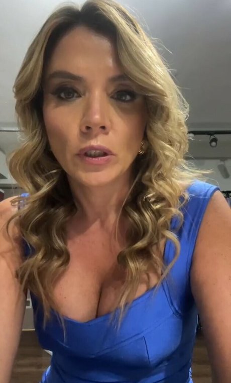 skinny brunette onlyfans top image