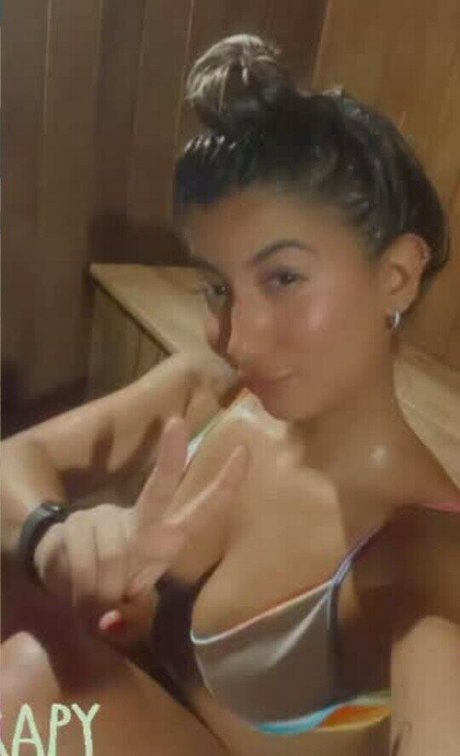 curvy lesbian onlyfans top photos