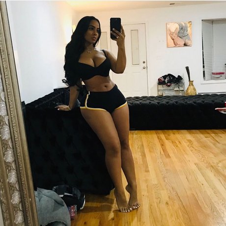 Ayisha Diaz free star gallery