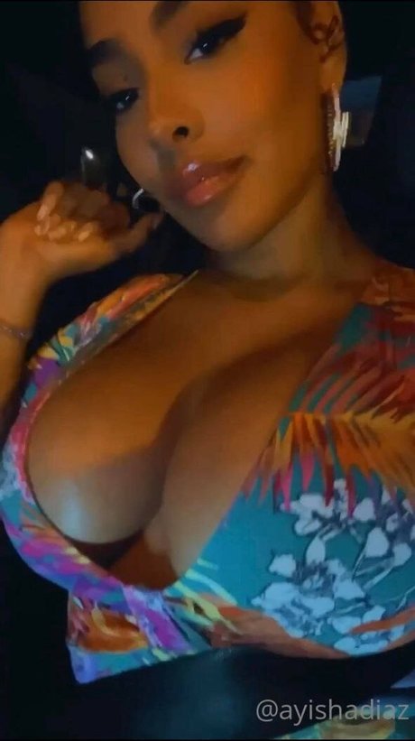 Ayisha Diaz model art pictures