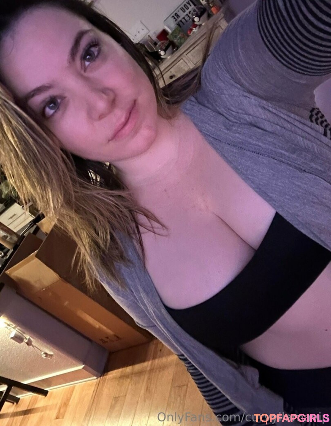 Curvyllama beautiful actress pic