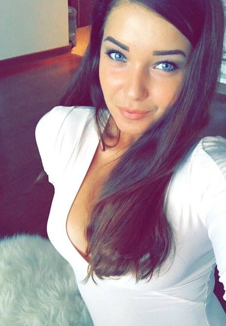 Divine Ramona pretty pornstar photo