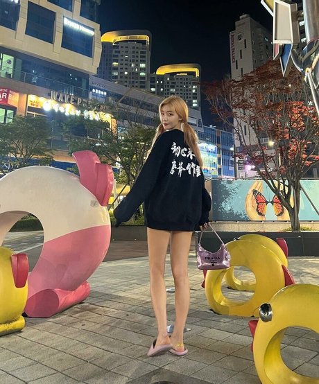 Berry sexy model img