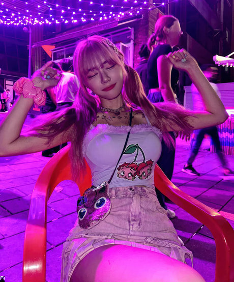 busty brunette onlyfans art nude image