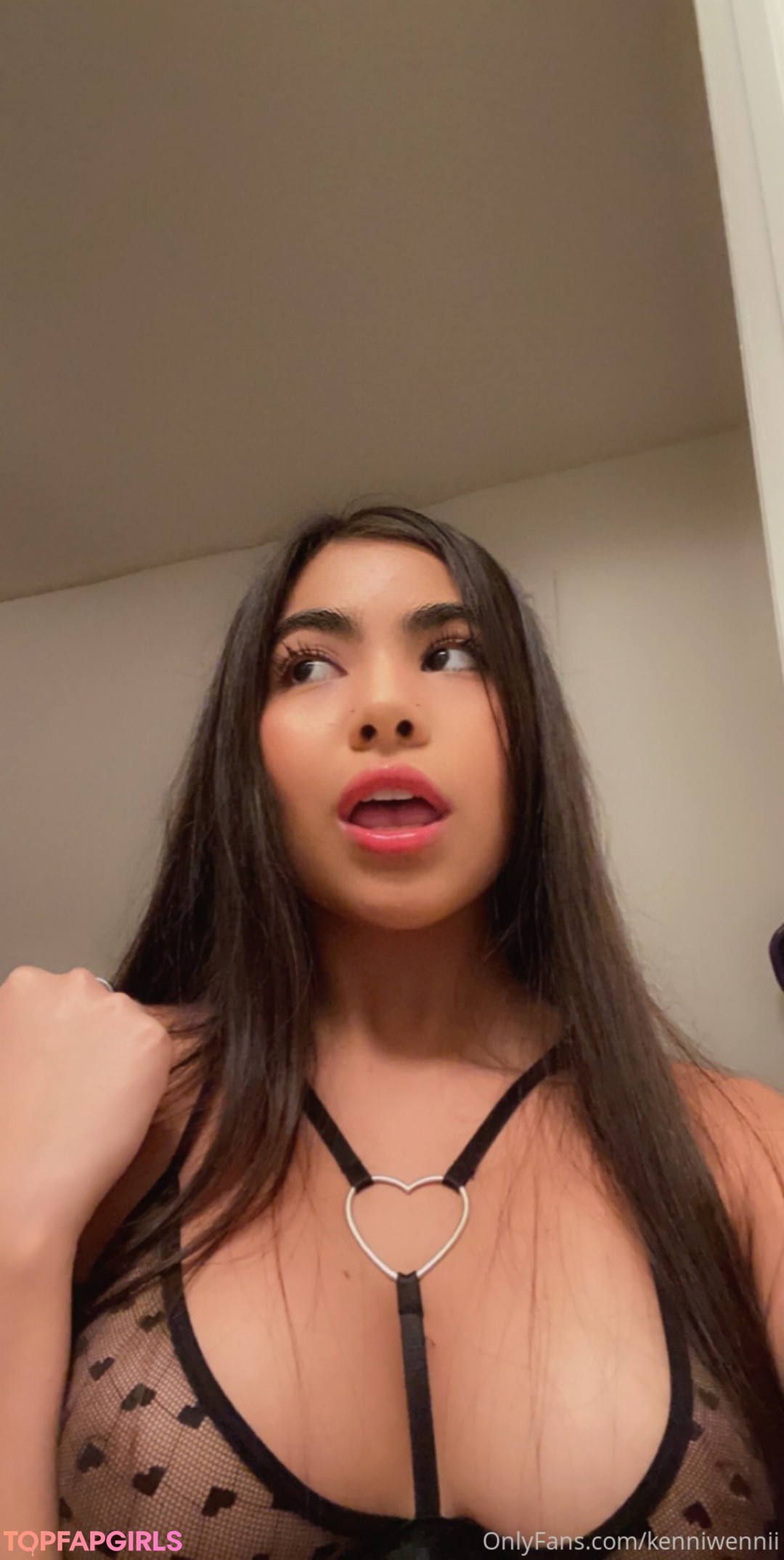 kenniwennii nude model photo