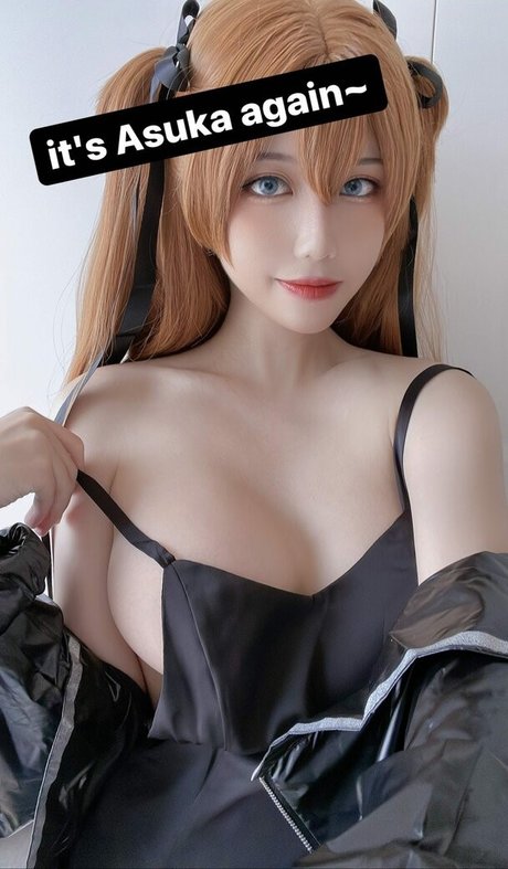 Ain Nguyen nude model photos