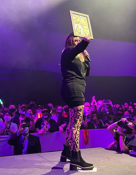 Demondice Karen nude pornstar gallery