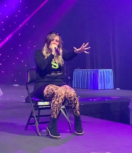 Demondice Karen hot model image