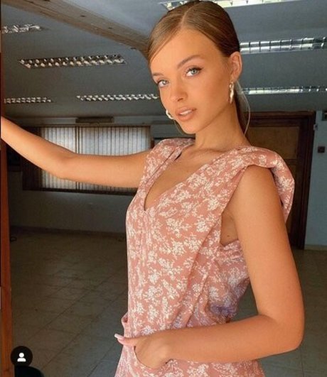 Anna Zak nude pornstar archive