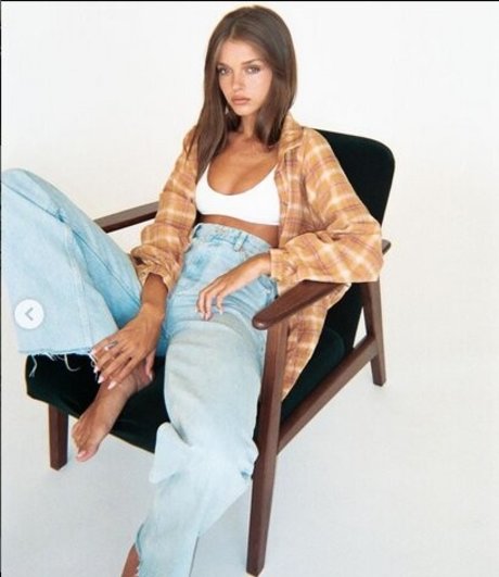 Anna Zak art model galleries