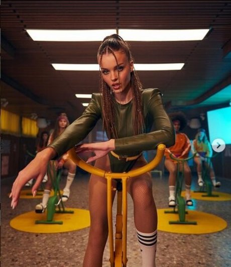 Anna Zak exclusive model photo