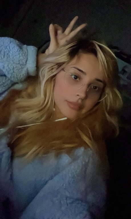 Noodlenom sex model img